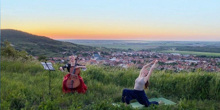 [hudobné video] Oslava života – Pozdrav slnka a skladba Hallelujah